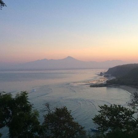 ホテルHeaven On The Planet Ekas エクステリア 写真